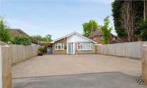 4 bedroom Detached Bungalow for sale in Leicester