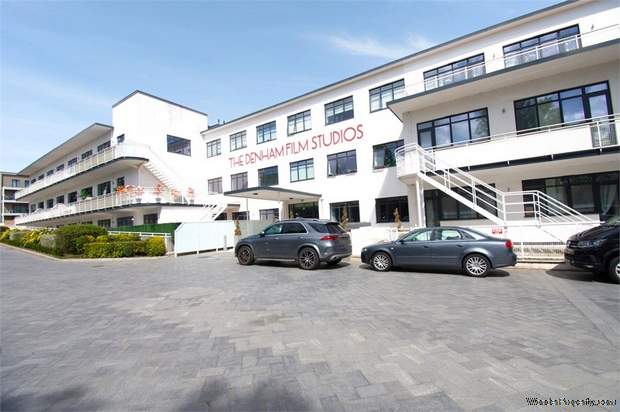 2 bedroom Flat for sale in Uxbridge