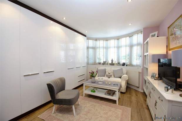 Additional Property Image 0 bedroom Studio for sale in Teddington 2