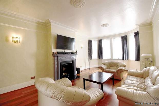 3 bedroom Flat for sale in Croydon