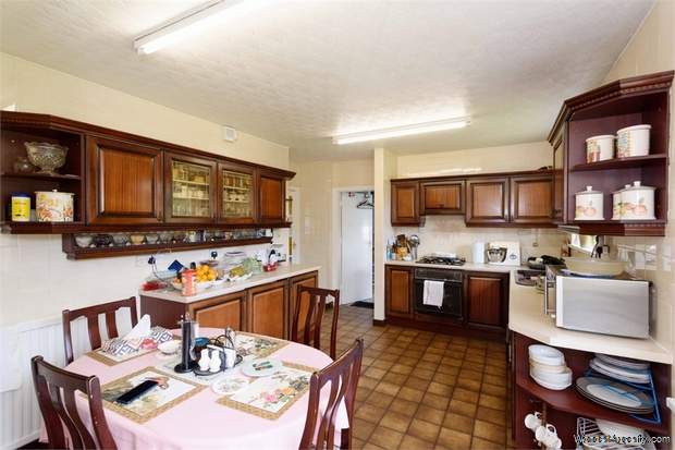Additional Property Image 4 bedroom Detached Bungalow for sale in Stoke-on-Trent 7