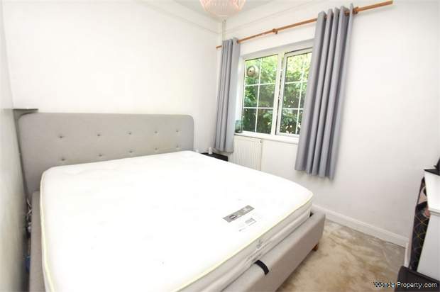 Additional Property Image 2 bedroom Flat for sale in Epsom 5