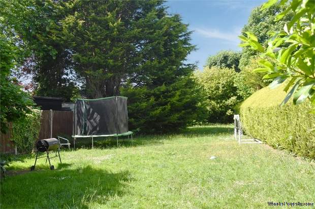 Additional Property Image 2 bedroom Flat for sale in Epsom 10