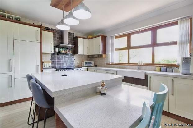 Additional Property Image 4 bedroom Detached Bungalow for sale in Barnsley 8