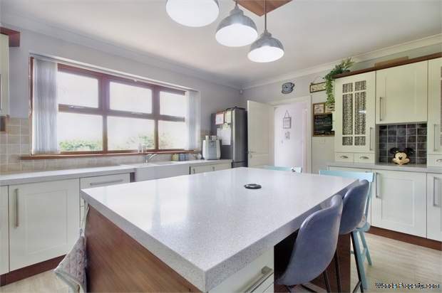Additional Property Image 4 bedroom Detached Bungalow for sale in Barnsley 9