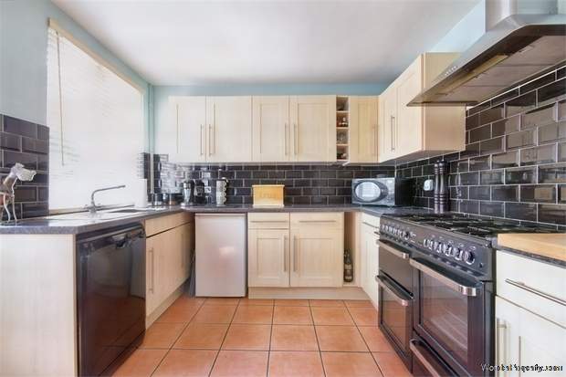 Additional Property Image 3 bedroom End of Terrace for sale in Aldershot 6