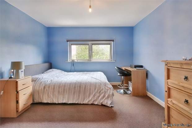 Additional Property Image 2 bedroom Flat for sale in London 9