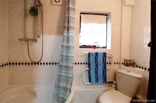 Additional Property Image 2 bedroom Detached for sale in Lowestoft 8