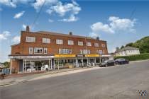 3 bedroom Maisonette for sale in Leeds