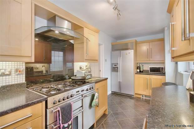 Additional Property Image 4 bedroom Detached for sale in Mirfield 7