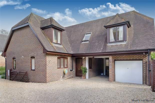 4 bedroom Detached for sale in Stockbridge