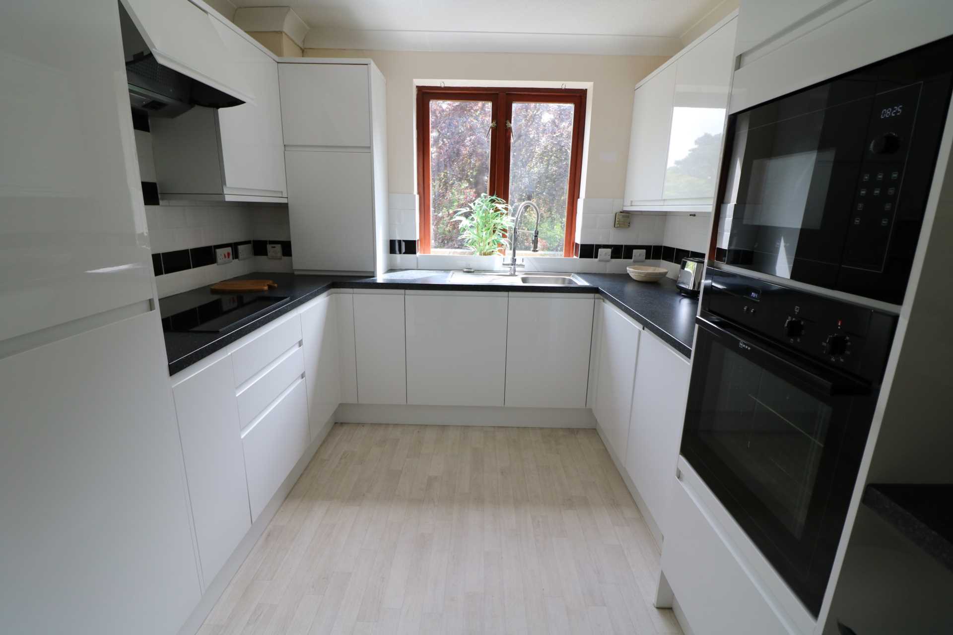 Additional Property Image 2 bedroom Flat to rent in Poole 5