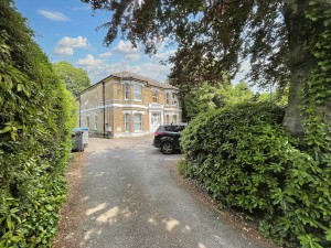 2 bedroom Flat to rent in Bournemouth