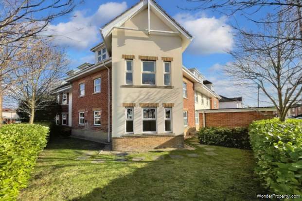 2 bedroom Flat for sale in Bournemouth
