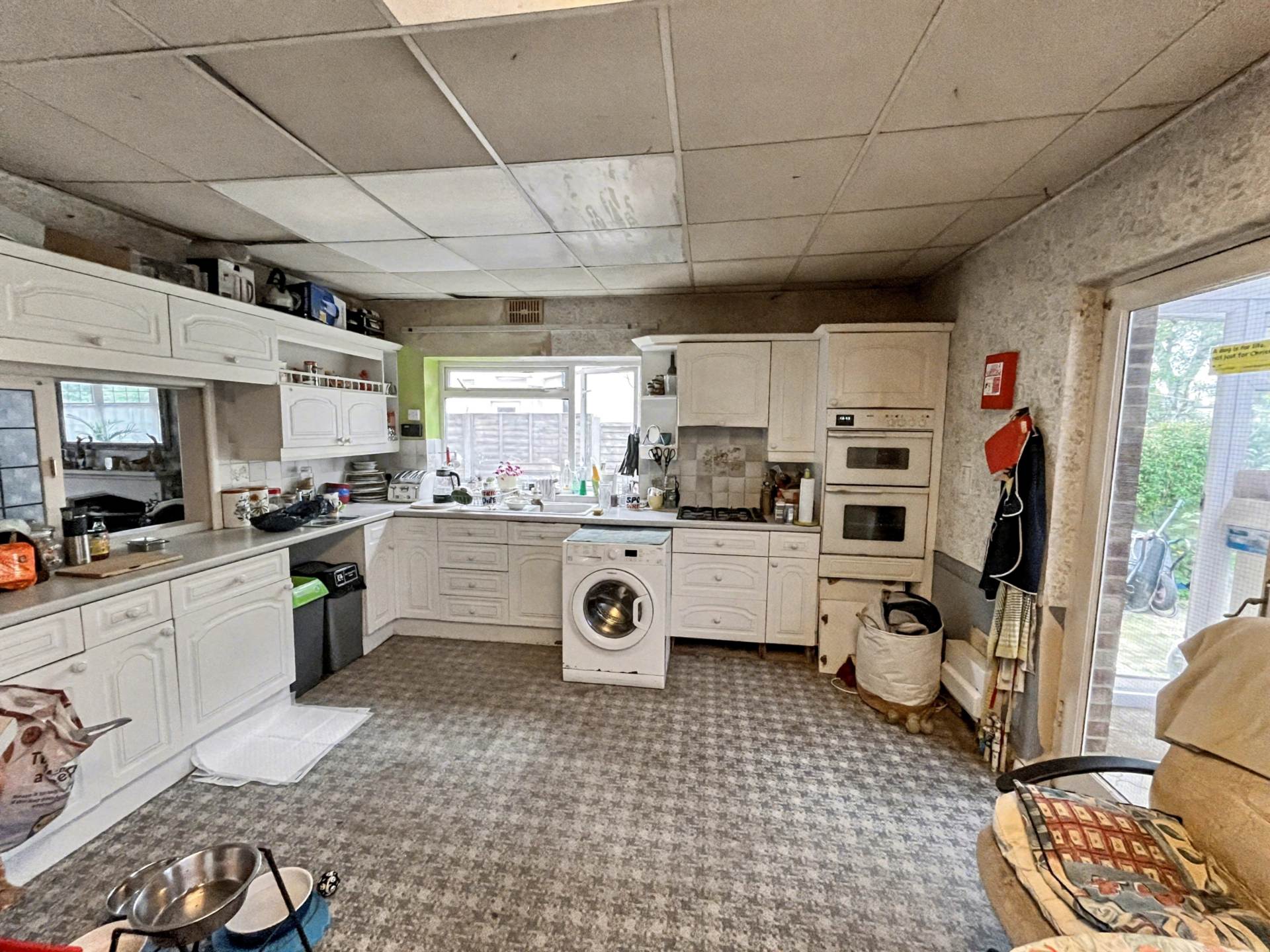 Additional Property Image 3 bedroom Detached Bungalow for sale in Christchurch 4