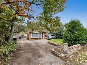 3 bedroom Detached Bungalow for sale in Christchurch