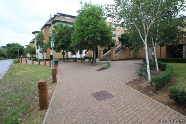 Additional Property Image 2 bedroom Apartment for sale in Kings Langley 17