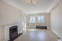 3 bedroom Flat for sale in London