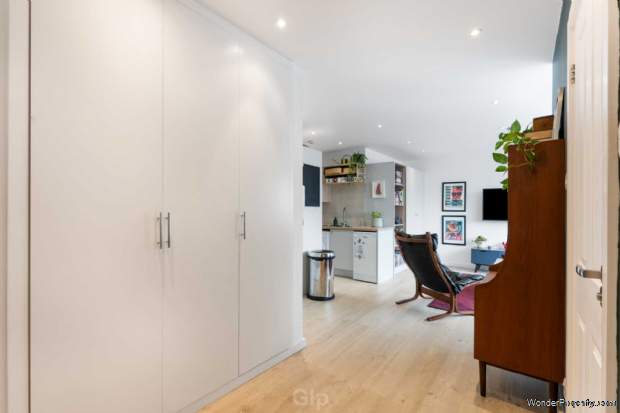 Additional Property Image 2 bedroom Flat for sale in London 8