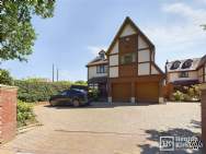 5 bedroom Detached for sale in Billericay
