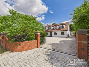 4 bedroom Detached for sale in Wickford