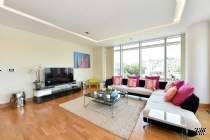 3 bedroom Flat for sale in London