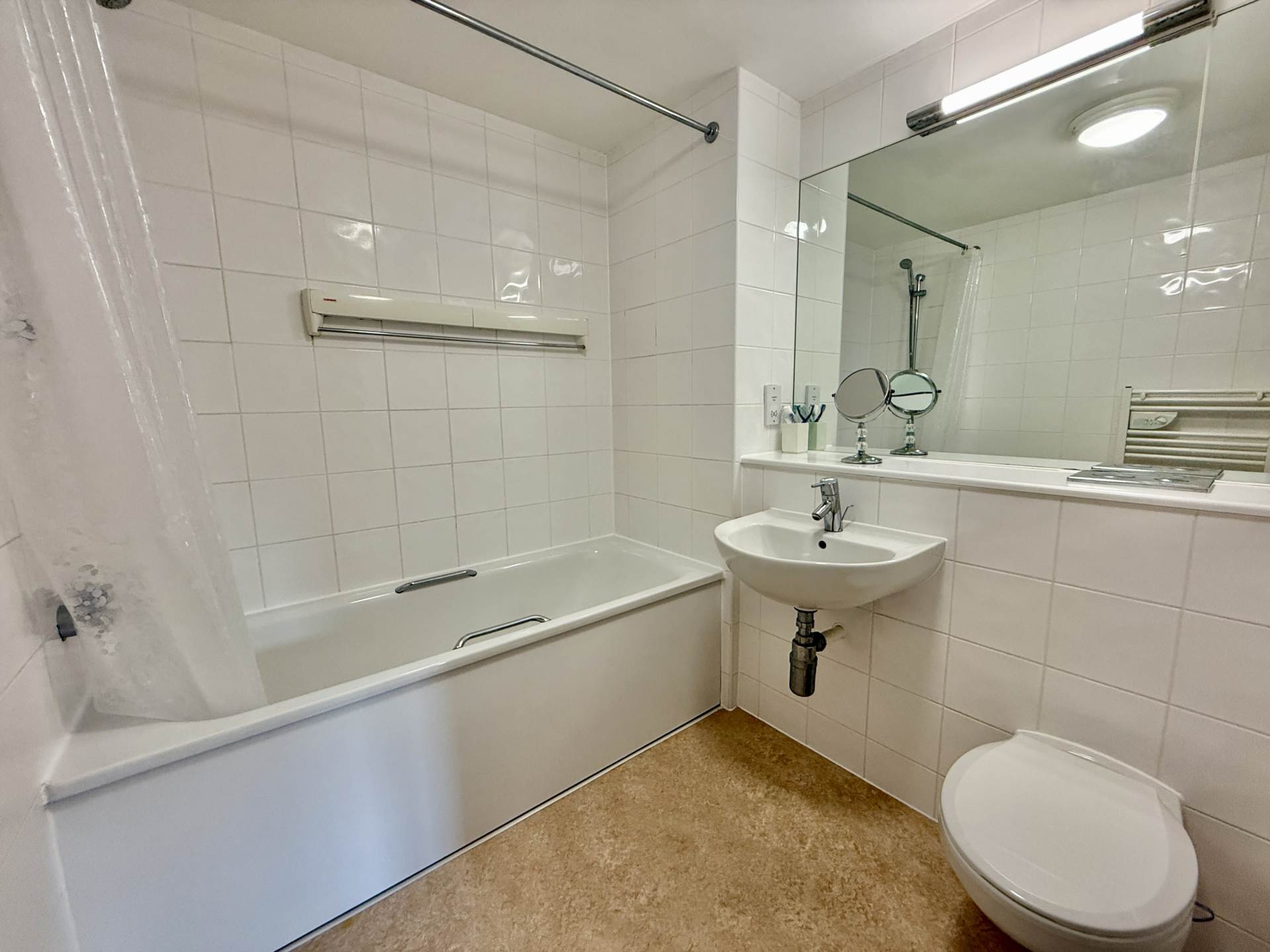 Additional Property Image 2 bedroom Apartment for sale in Wallingford 8