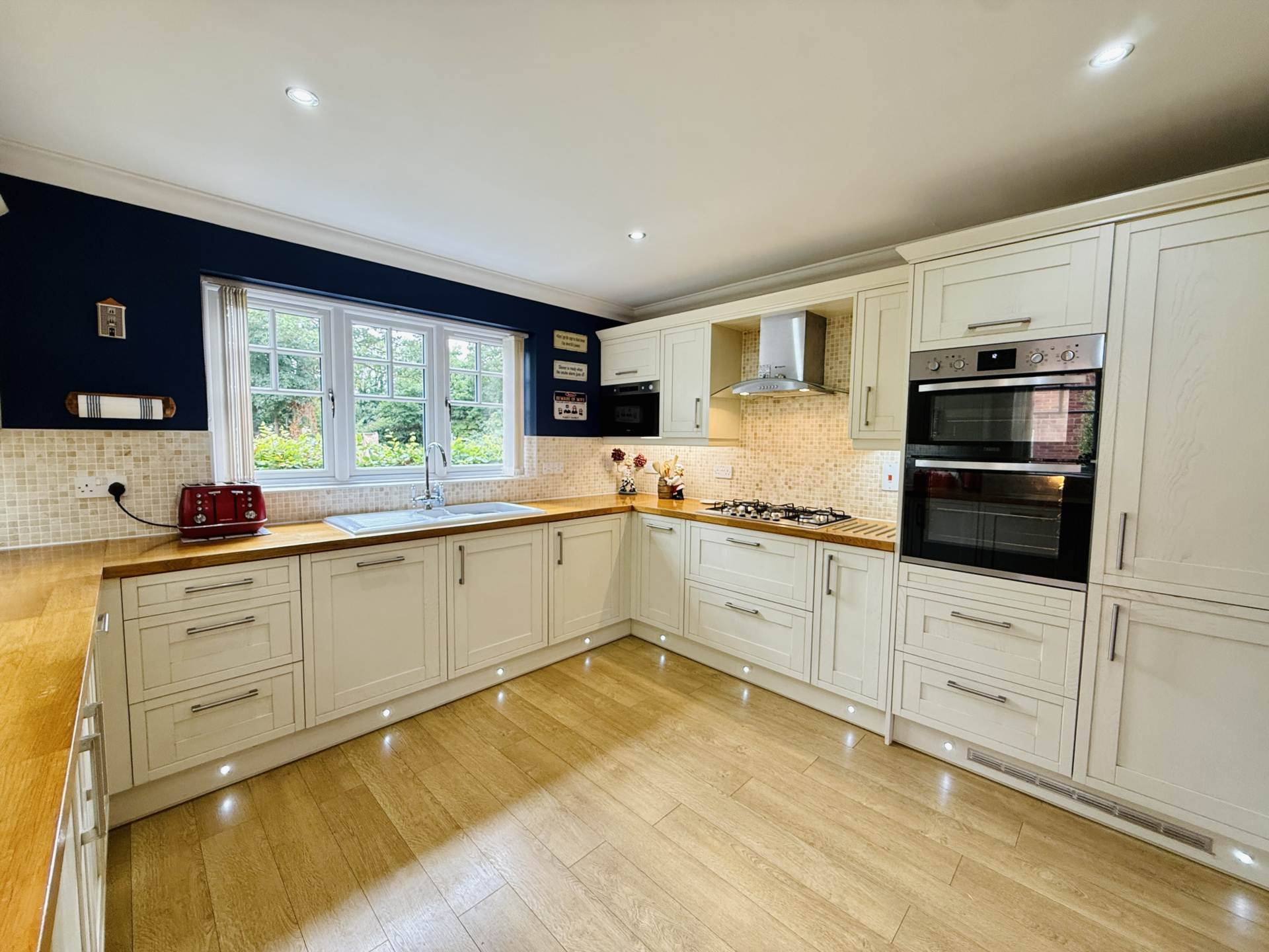 Additional Property Image 5 bedroom Detached for sale in Wallingford 4