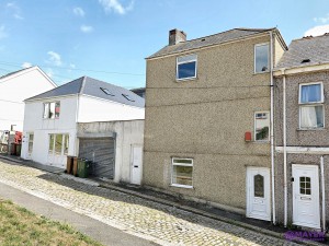 3 bedroom Terraced for sale in Plymouth