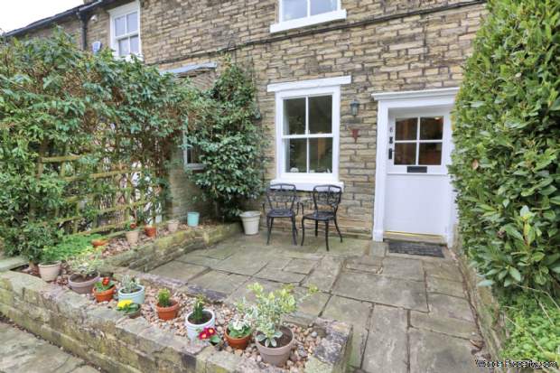2 bedroom Terraced for sale in Macclesfield