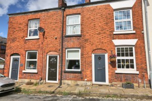 2 bedroom Terraced for sale in Macclesfield