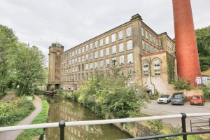 2 bedroom Flat for sale in Macclesfield