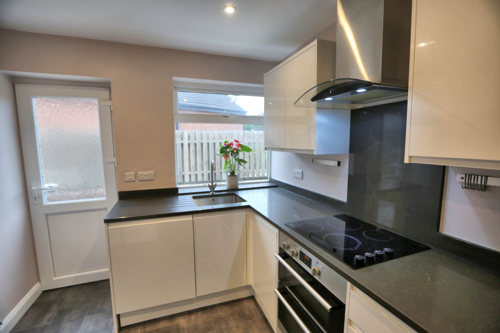 Additional Property Image 2 bedroom Detached Bungalow to rent in Macclesfield 4