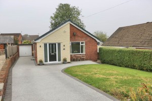 2 bedroom Detached Bungalow to rent in Macclesfield