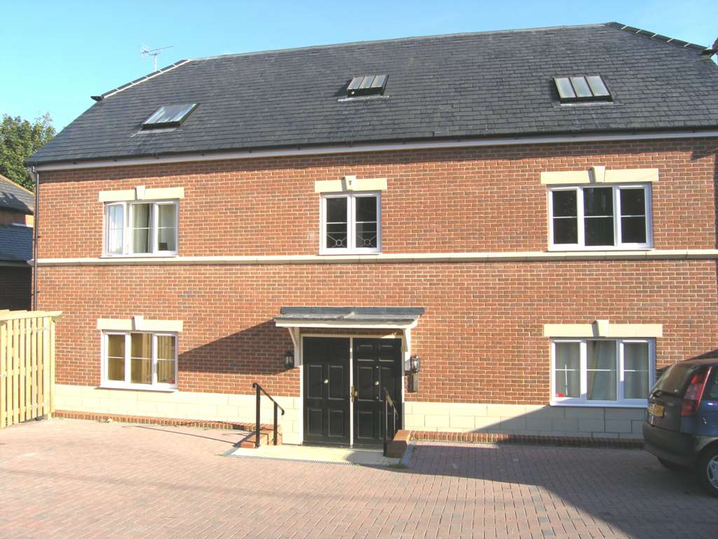 1 bedroom Flat to rent in Hungerford