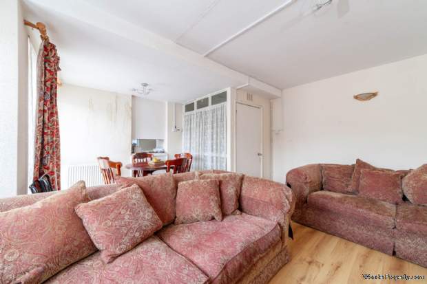 Additional Property Image 4 bedroom Flat for sale in London 9