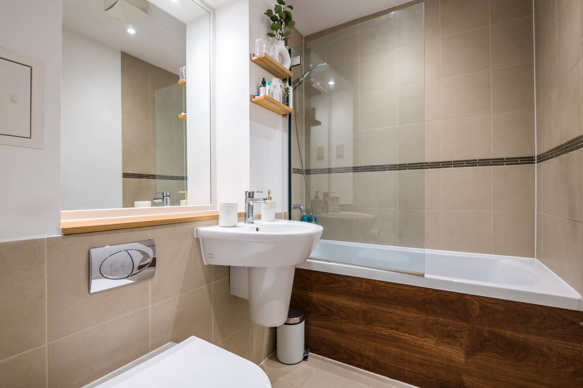 Additional Property Image 2 bedroom Flat to rent in London 8