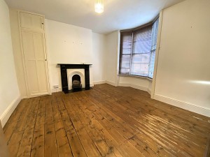 4 bedroom Terraced to rent in Canterbury