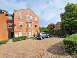 2 bedroom Apartment to rent in Canterbury