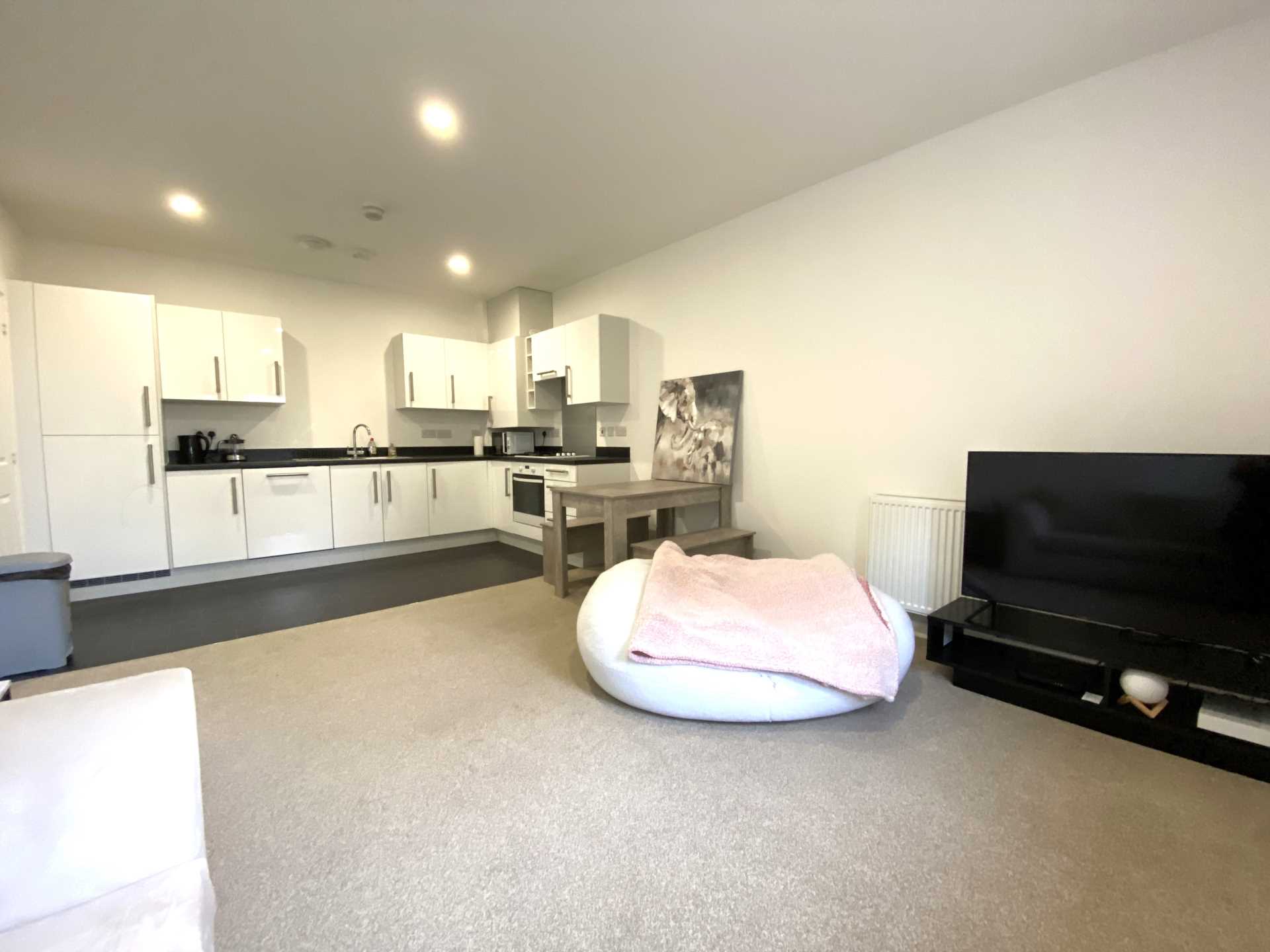 Additional Property Image 2 bedroom Flat to rent in Canterbury 2