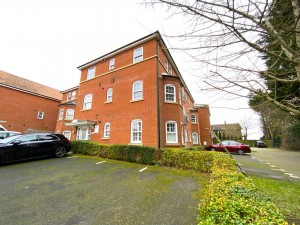 2 bedroom Flat to rent in Canterbury