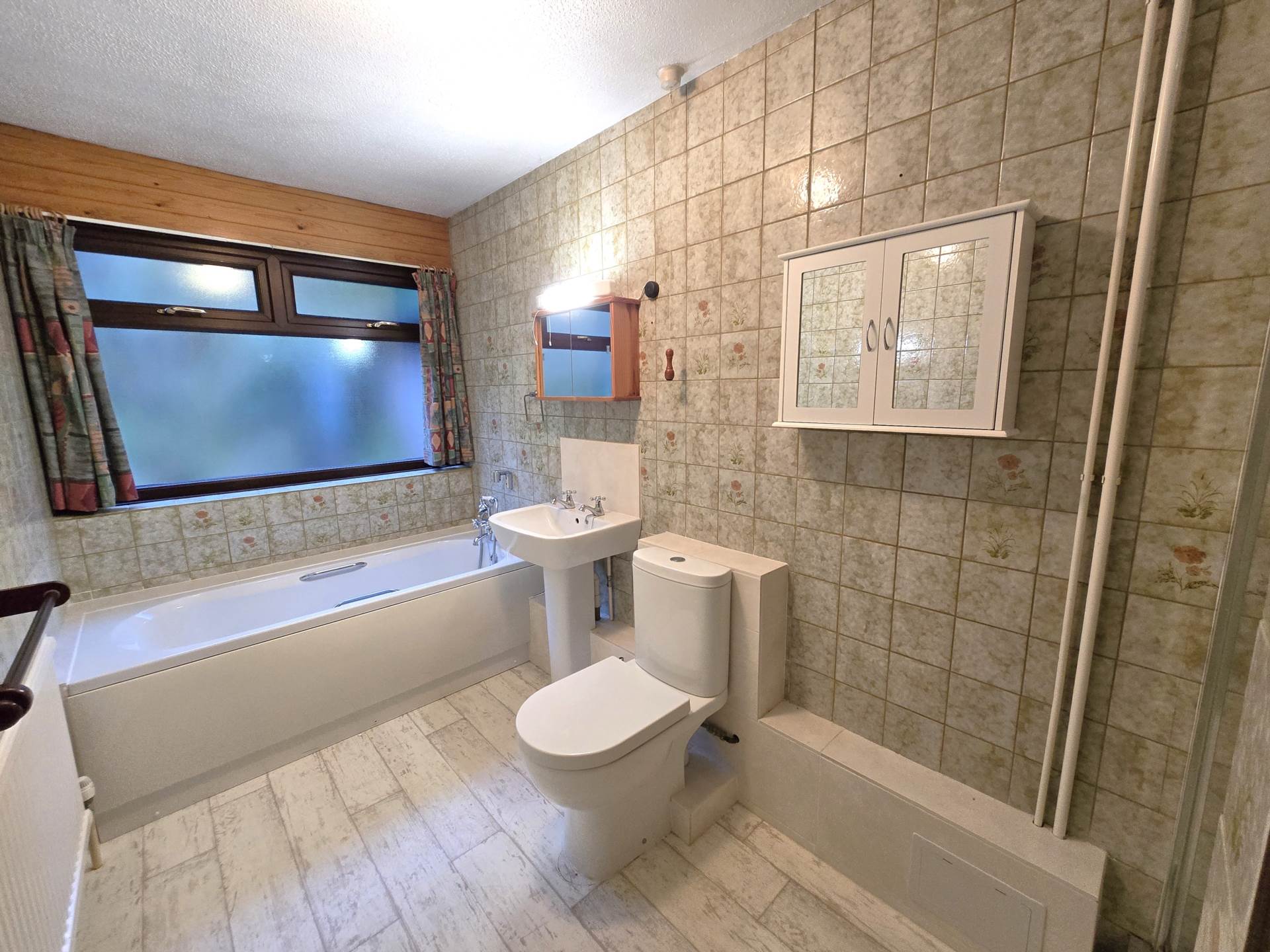 Additional Property Image 4 bedroom Detached Bungalow for sale in Canterbury 10