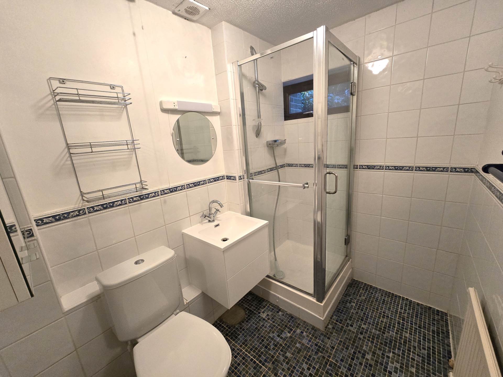 Additional Property Image 4 bedroom Detached Bungalow for sale in Canterbury 12
