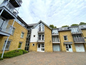 4 bedroom Town House to rent in Canterbury