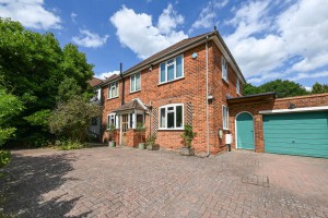4 bedroom Detached for sale in Canterbury