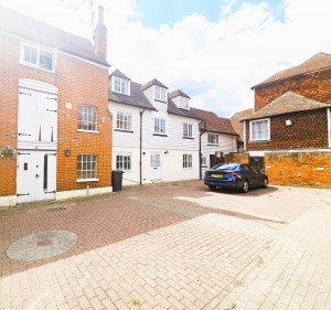 4 bedroom Terraced for sale in Canterbury
