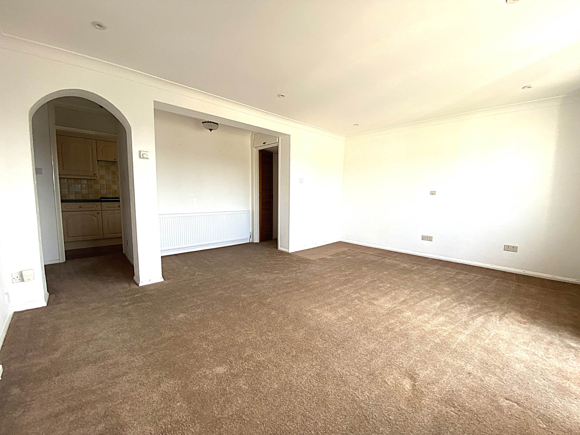 Additional Property Image 2 bedroom Flat to rent in Deal 2