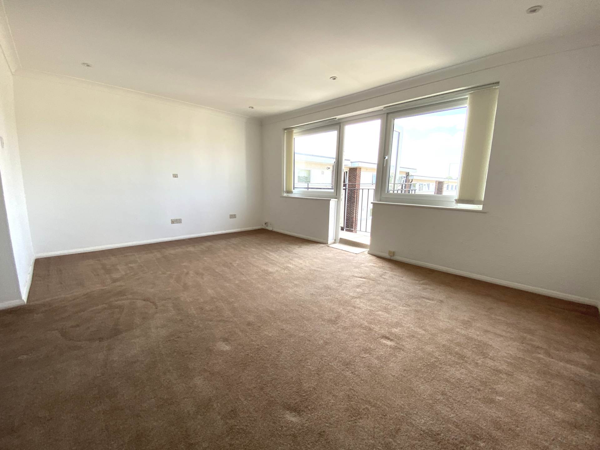Additional Property Image 2 bedroom Flat to rent in Deal 3
