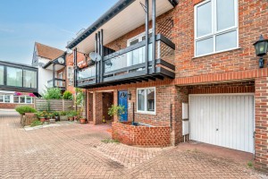 4 bedroom Town House for sale in Canterbury