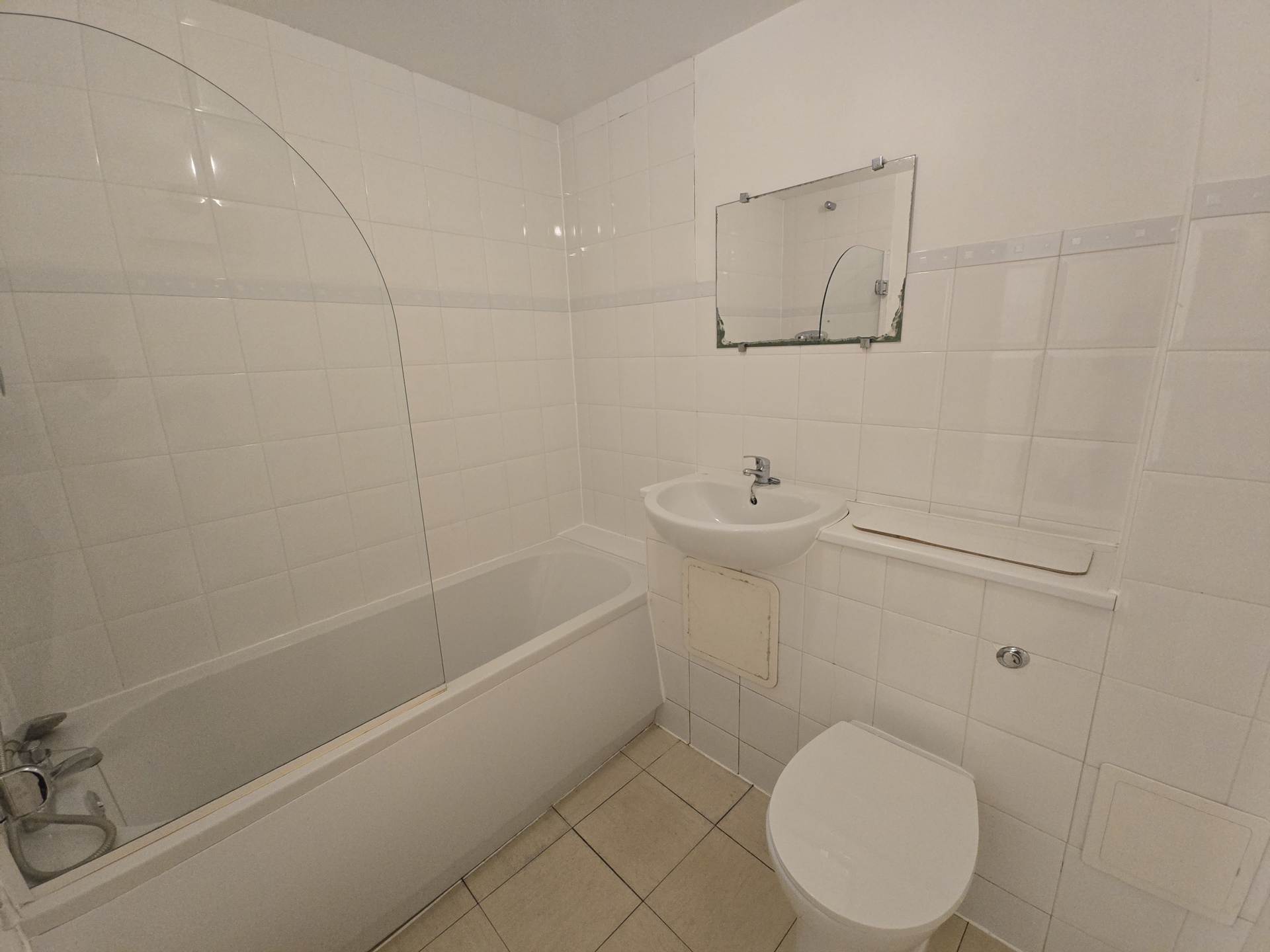 Additional Property Image 2 bedroom Flat for sale in Canterbury 8